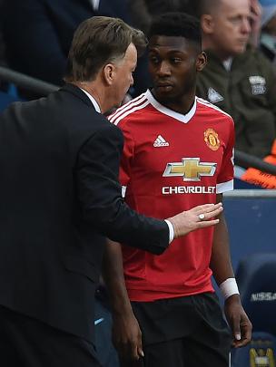 Perlahan-lahan Timothy Fosu-Mensah mulai dapat kepercayaan dari pelatih Louis Van Gaal. (AFP/Paul Ellis)