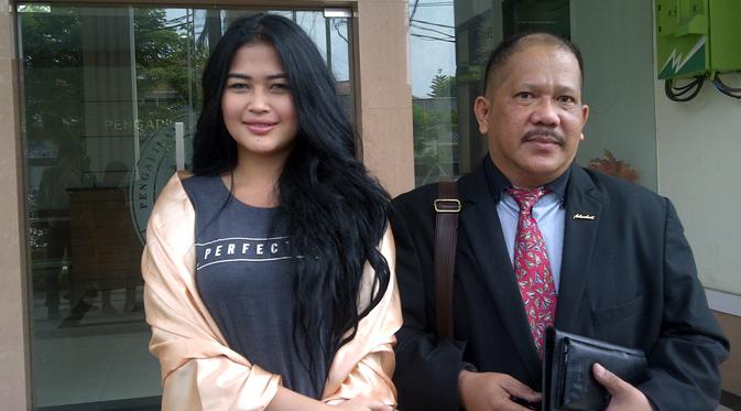 Ovi Duo Serigala saat menjalani sidang cerai perdananya di Pengadilan Agama Cibinong (Liputan6.com/Rizky Aditya)