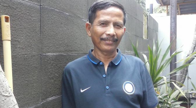 Mantan pelatih Persib Bandung, Djadjang Nurdjaman pulang ke Indonesia untuk mengurus dokumen izin tinggal di Italia. (Bola.com/Erwin Snaz)