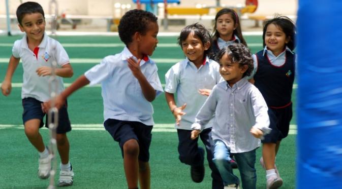 Simak warna-warna seragam sekolah anak-anak di berbagai belahan dunia. Foto: Brightside.me