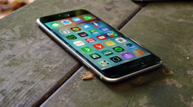 Meski begitu, baik Apple dan Samsung tidak memberikan keterangan lebih lanjut soal produksi layar OLED untuk iPhone terbaru ini. 