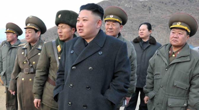 Kim Jong-un dan Lee saat membantu latihan militer pada tahun 2011/dok: worldnewsdailyreport.com