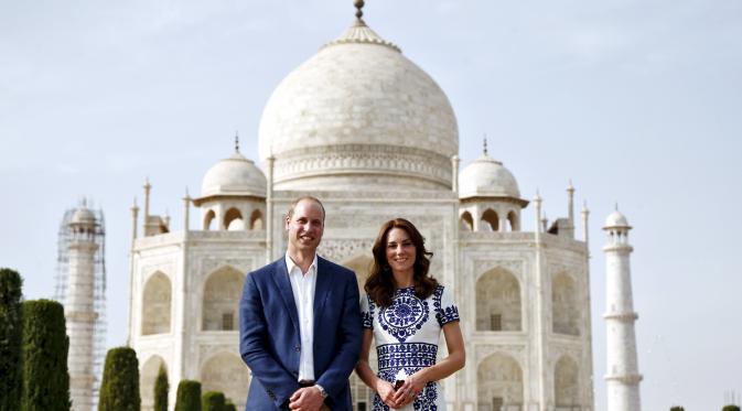 Pangeran William dan istrinya mengunjungi Taj Mahal (Reuters)