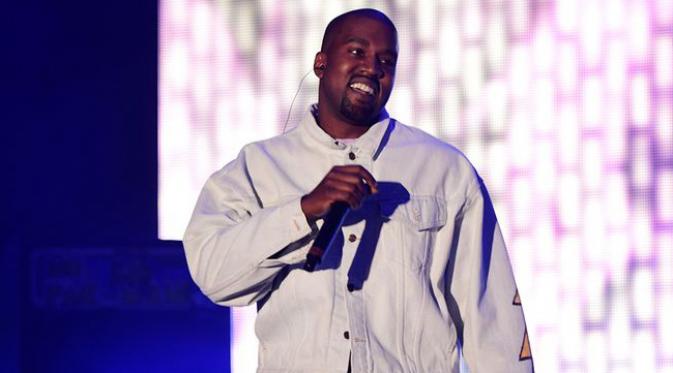 Kanye West mengejutkan penonton dengan menjadi bintang tamu dalam Coachella 2016