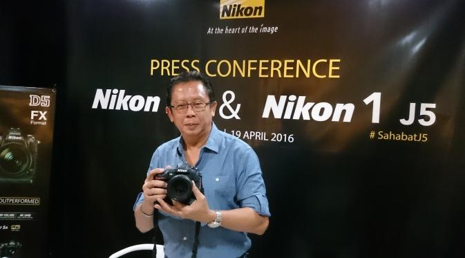 Fotografer profesional Johnny Hendarta di peluncuran Nikon D5 di Jakarta, Selasa 19 April 2016. Liputan6.com/Iskandar