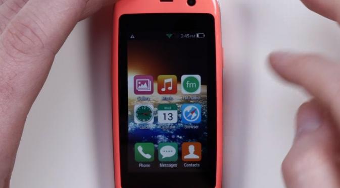 Posh Mobile Micro X S240, smartphone terkecil di dunia (Doc: BGR)