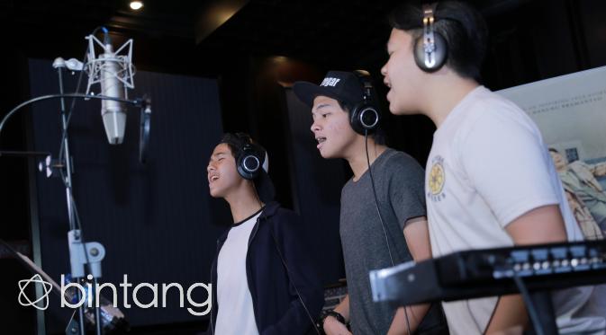 CJR di sela-sela proses rekaman soundtrack film Rudy Habibie. (Adrian Putra/Bintang.com)