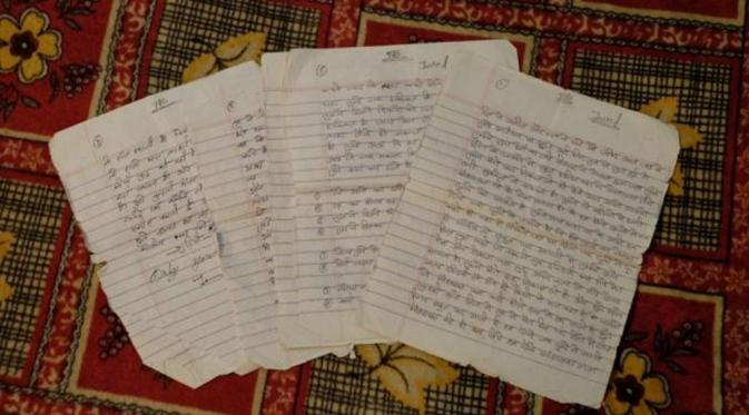 Surat-surat dari Mobina yang masih disimpan oleh Javed (BBC.com)