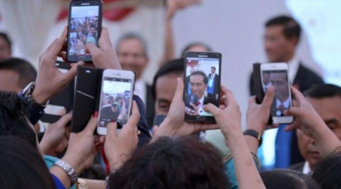 Warga Indonesia di London Antusias Berfoto Selfi Dengan Jokowi | Foto : Biro Pers Setpres