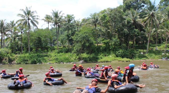 Wisata tubing di Desa Onje. (Liputan6.com/Aris Andrianto)