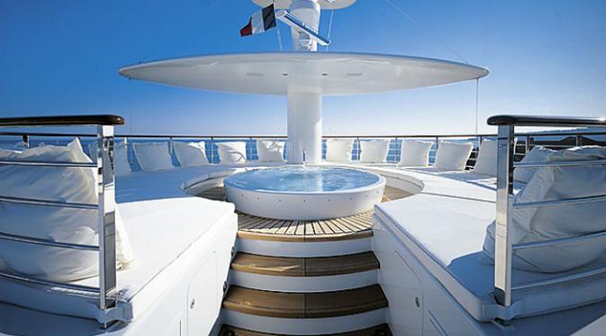 Salah satu deck kapal mewah yang dijual (Forbes)
