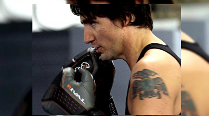 PM Kanada dengan tattoo di lengan kirinya (sumber: nationalpost.com)
