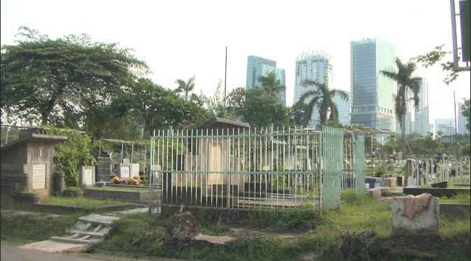 Makam di TPU Menteng Pulo berjejer tak beraturan (Liputan6.com/Rizki Amelia Octora) 