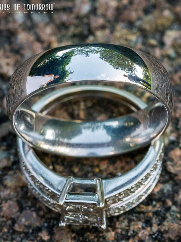 Cincin unik refleksi cinta dua pengantin. (Via: boredpanda.com)