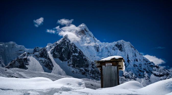Toilet di Outhouse, Sagarmatha National Park, Nepal. (Via: buzzfeed.com)