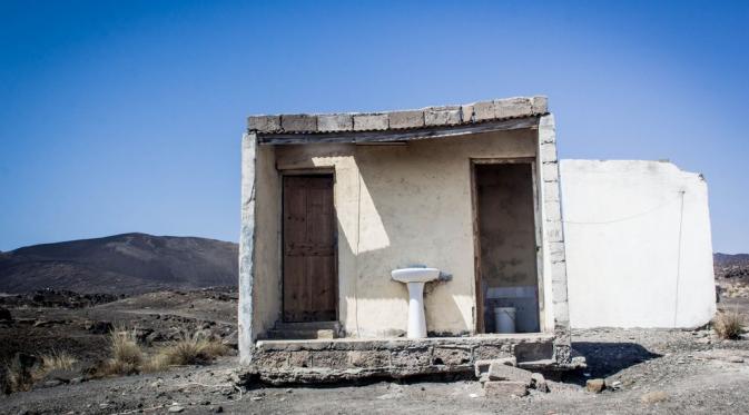 Toilet di gurun, Djibouti. (Via: buzzfeed.com)