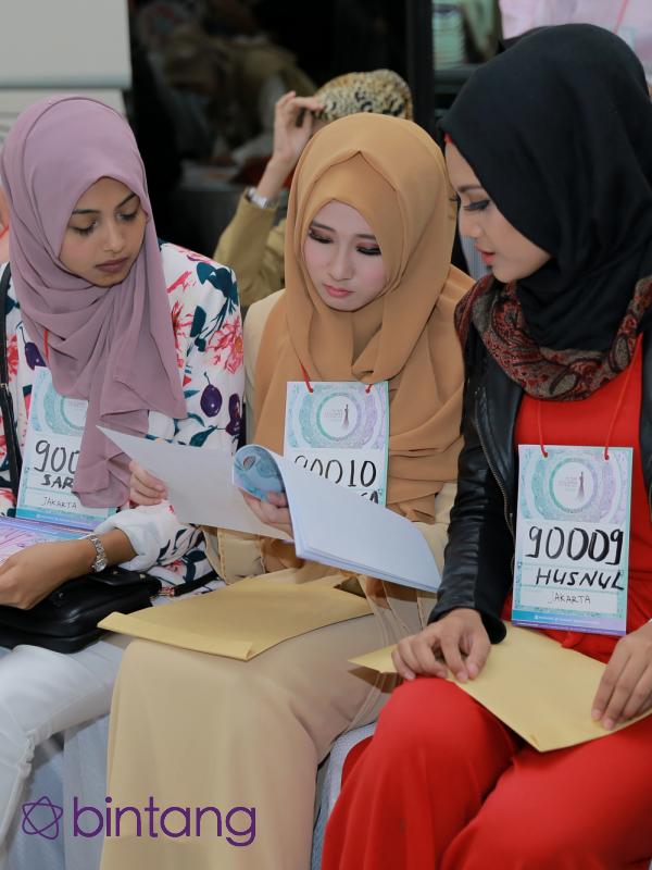 Kelima finalis dari audisi Jakarta, antara lain Amira Syifa, Octariandry Shavita Putri, Rahma Dita Afriani, Tria Devi Kusumaningrum, dan Laila Fasha. (Adrian Putra/Bintang.com)