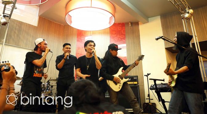 Launching album 3 To Rock (Boomerang, Grassrock, D'Bandhits) (Nurwahyunan/bintang.com)