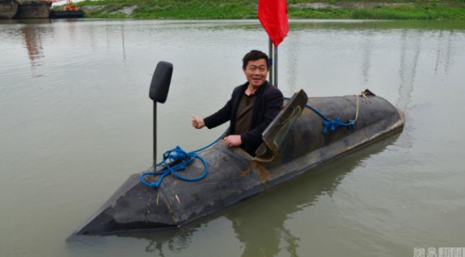 Sebelumnya, petani ini pernah bermimpi untuk membangun sebuah kapal selam yang lebih besar seperti yang pernah dilakukan oleh Du Xiutang, seorang warga dari Kota Yulin, Provinsi Shaanxi.(Shanghaiist.com)