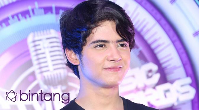 Aliando Syarief di SCTV Music Awards 2016. (Nurwahyunan/Bintang.com)