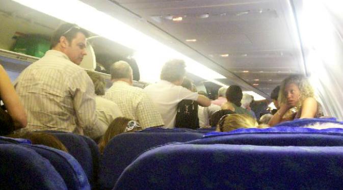 Ternyata, ada saja sejumlah pelanggaran tata krama dalam penerbangan yang sering kita lakukan tanpa disadari. (Sumber David Jackmanson di Flickr via news.com.au)
