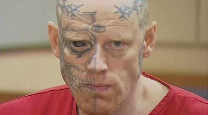 salah satu orang yang memopulerkan tato mata adalah seorang narapidana di Amerika bernama Jason Barnum (sumber. Thesun.co.uk)