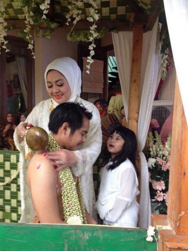 Dewi Rano Karno dan Raka Widyarma (Instagram/@dewiranokarno)