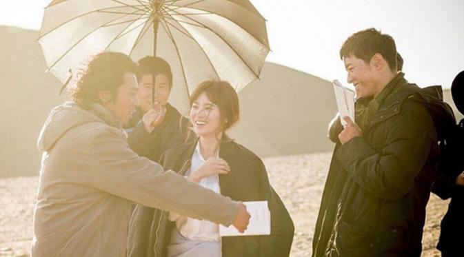 Song Hye Kyo mengunggah foto bersama Song Joong Ki saat syuting  Descendants of the Sun episode 16 (Instagram)