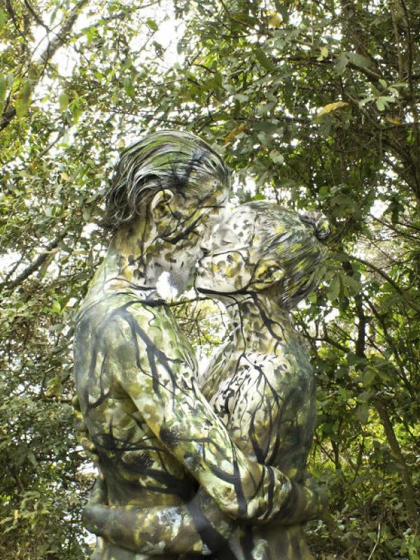 Seniman Orly Faya gunakan tubuh manusia sebagai kanvas. Foto: Boredpanda.com