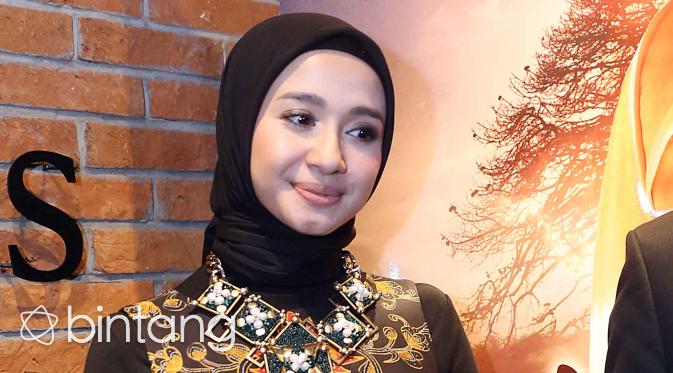 Sebelum Laudya, bintang film 'Aisyah: Biarkan Kami Bersaudara' lain, Ge Pamungkas juga menyempatkan berfoto bersama dengan Anis Baswedan. (Nurwahyunan/Bintang.com)