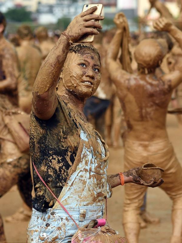 Monihei Carnival, Tiongkok. (Xinhua/REX/Shutterstock)