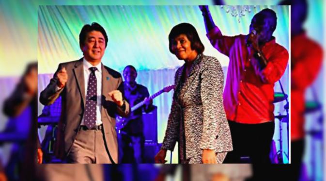 Perdana Menteri Jepang, Shinzo Abe joget reggae (sumber: instagram @Masaminto)