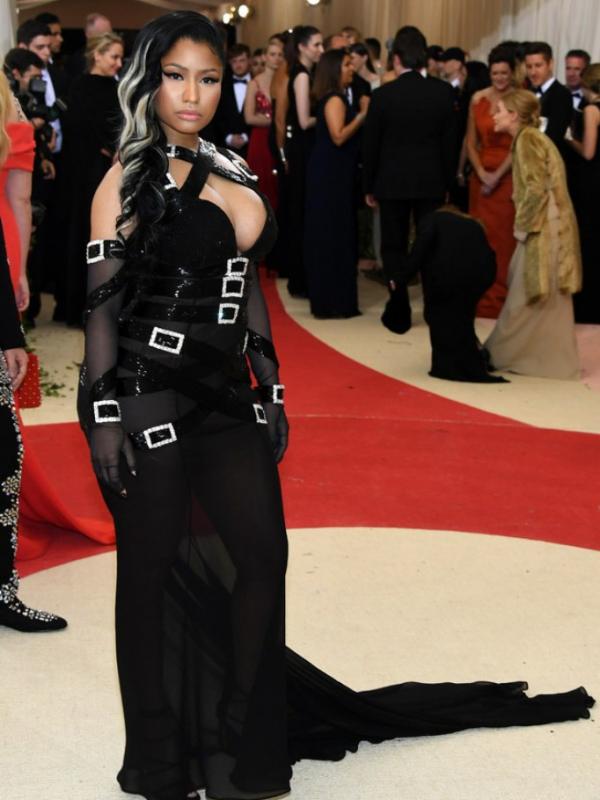 Bertaburnya selebriti hollywood sebagai ajang menampilkan style terbaiknya di atas red carpet Met Gala 2016. (via: Buzzfeed.com)