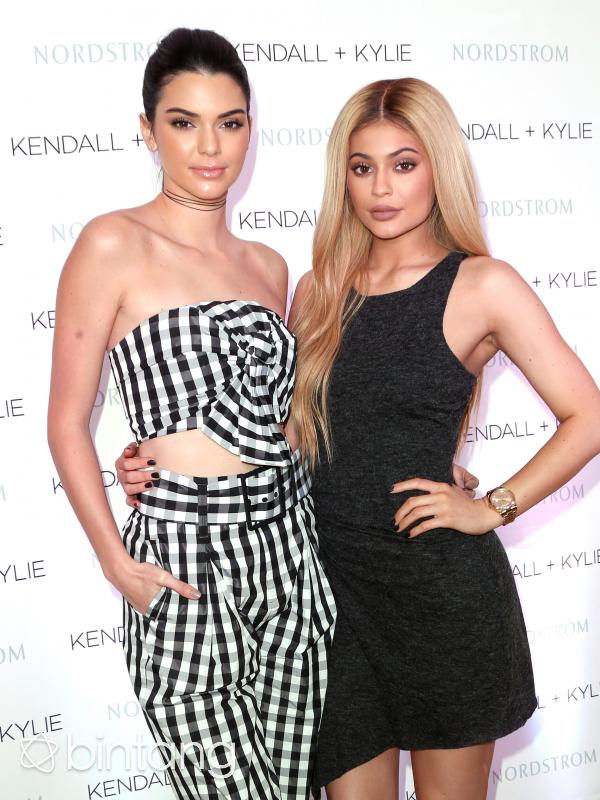 Kylie dan Kendall Jenner terlibat sebuah pertengkaran. (Foto: AFP)