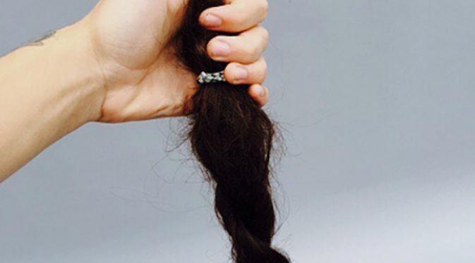 Harry Styles bahkan mengunggah potongan rambutnya di akun instagram miliknya. Ia pun memberikan tagar seperti 