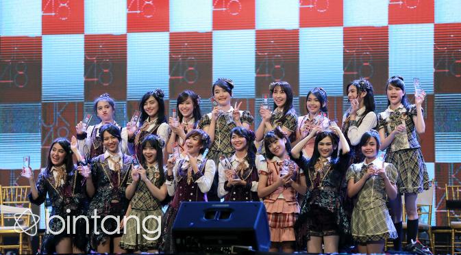 16 member JKT48 yang terpilih untuk single ke-13. (Adrian Putra/Bintang.com)