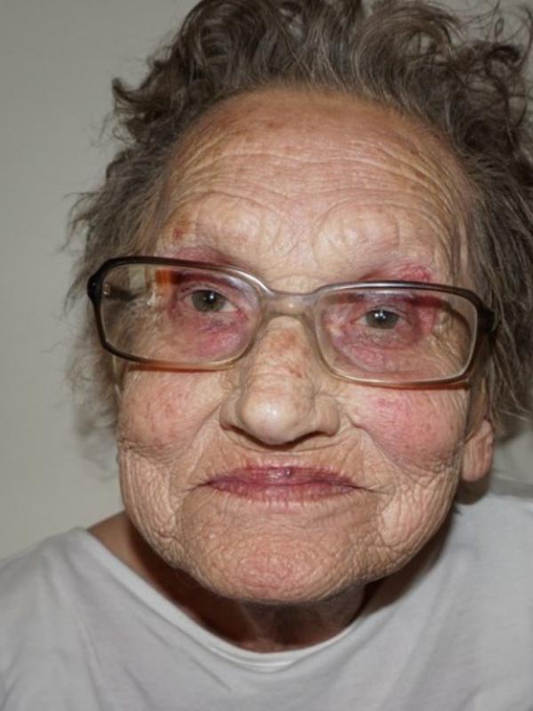 Tampak nenek Livia sebelum dipulas makeup. (via: Buzzfeed.com)