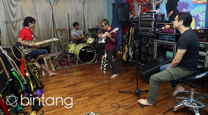 GIGI disela proses rekaman soundtrack sinetron 'Para Pencari Tuhan'. (Andy Masela/Bintang.com)