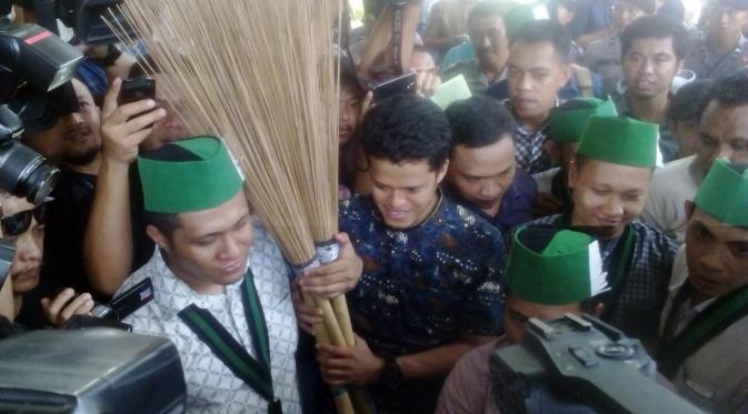 Massa HMI datangi KPK. (Putu Merta Surya Putra/Liputan6.com)