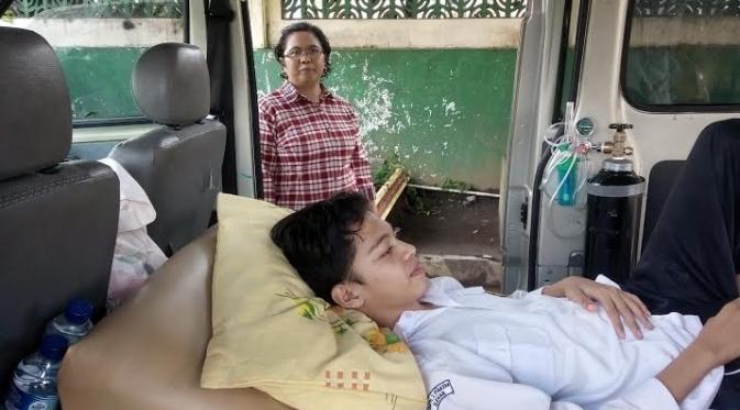 Siswa SMP Pakem Yogyakarta UN di Ambulance (Liputan6.com / Fathi Mahmud)