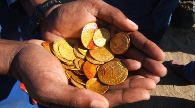 Penemuan koin emas berusia ratusan tahun di Gurun Namibia (CNN).