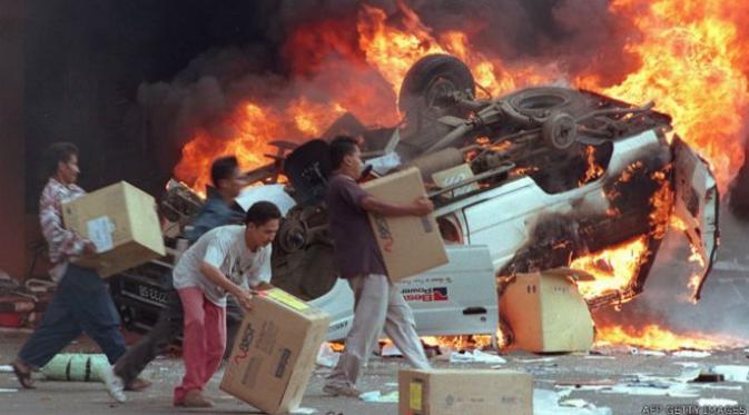 Tragedi Mei 1998 (foto: Afp/bbc)