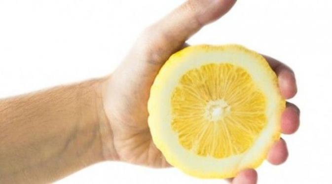 Lemon dapat berperan sebagai bahan pemutih alami untuk kulit