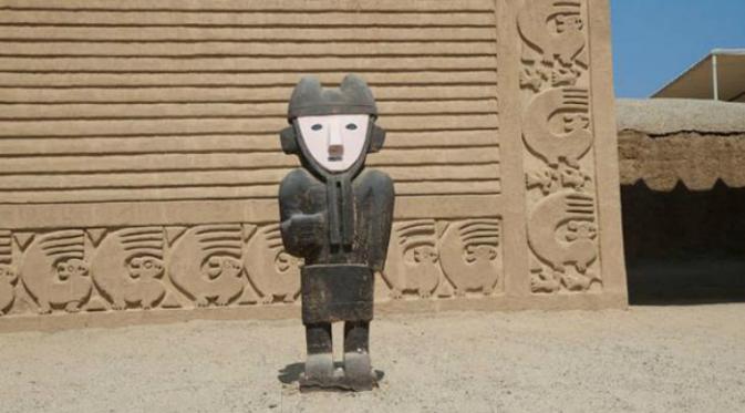 Salah satu patung hasil kebudayaan Chimu di Chan Chan (Belinda Grasnick/Flicker)