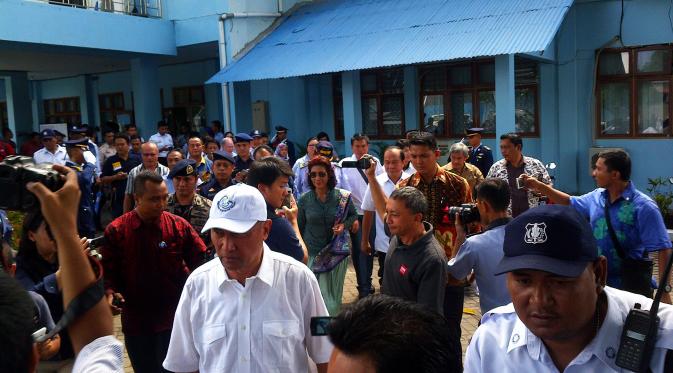 Menteri Kelautan dan Perikanan Susi Pudjiastuti menyambangi Pelabuhan Samudera, Bitung, Sulawesi Utara. (Liputan6.com/Yoseph Ikanubun)