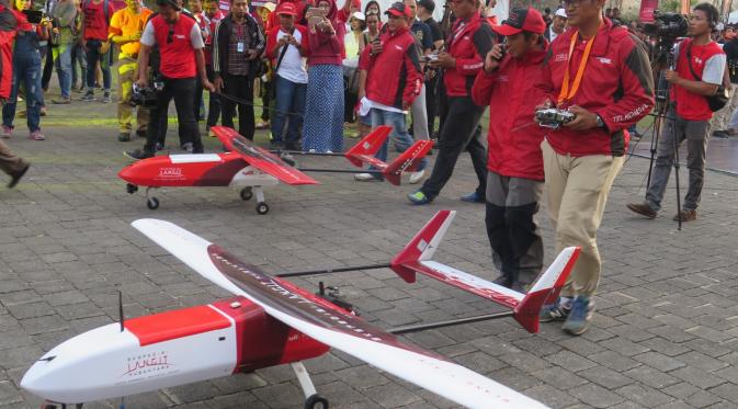 Kedua drone Telkomsel dari Ekspedisi Elang Nusa bertemu di Bali (Sumber: Telkomsel).