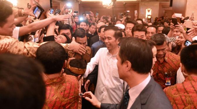 Jokowi beramah tamah dengan para warga negara Indonesia (WNI) yang tinggal atau bekerja di Korea Selatan. (Liputan6.com/Silvanus Alvin)