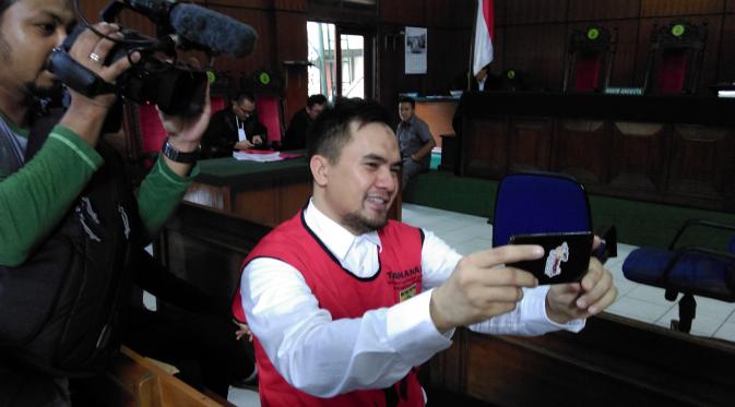 Saipul Jamil ajak wartawan selfie sebelum sidang
