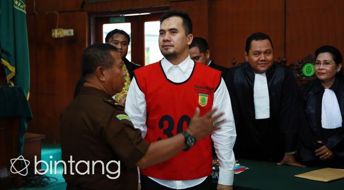 Jaksa Penuntut Umum dan Saipul Jamil di persidangan kasus pencabulan (Deki Prayoga/Bintang.com)