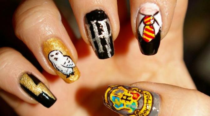 Kuteks dengan gambar Harry Potter. (via: Boredpanda.com)